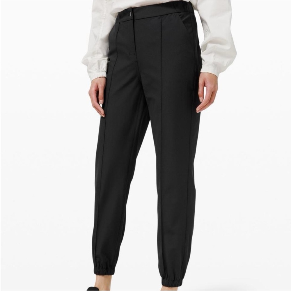 Lululemon Warpstreme Joggers in 7/8 length - black size 27